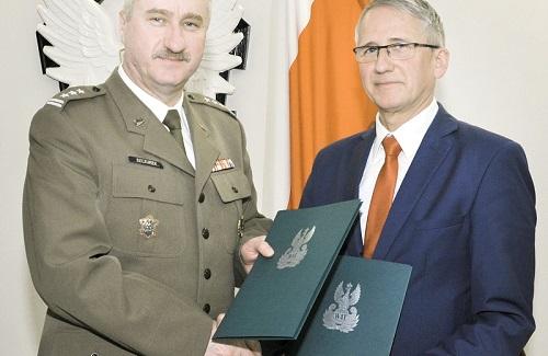 Mechanik współpracuje z wojskiem
