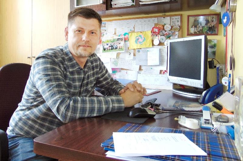 Dyrektorem się bywa, nauczycielem się jest