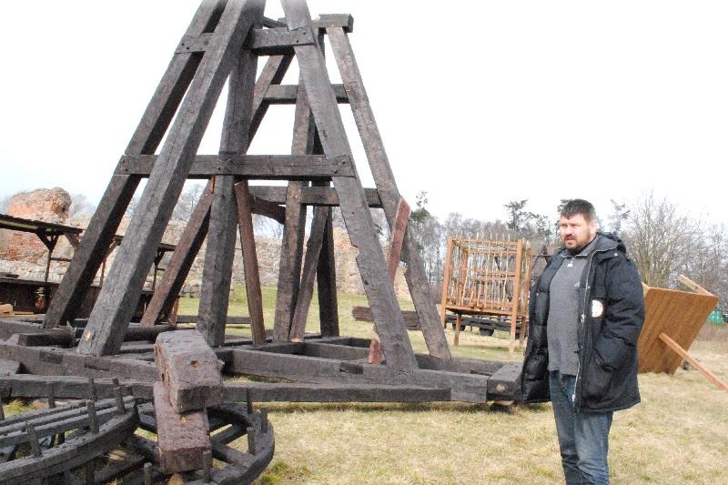 Sąd nakazał zapłacić za machiny oblężnicze