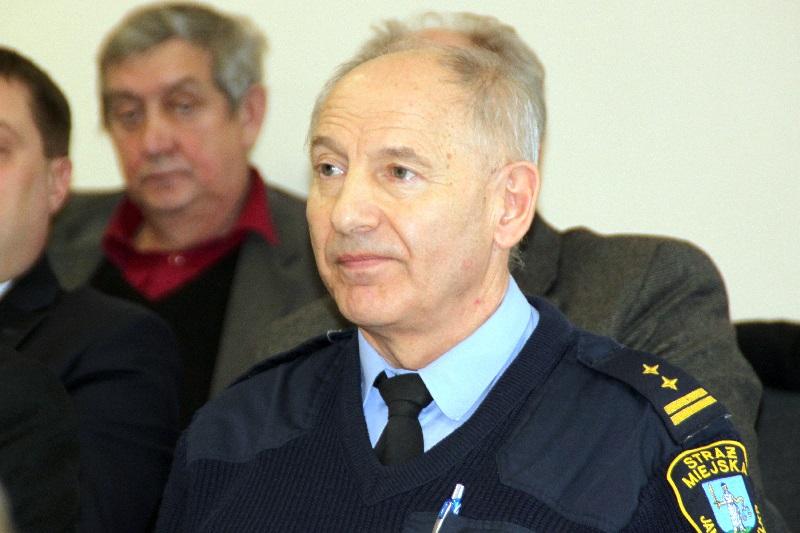 Straż miejska zdała mundury