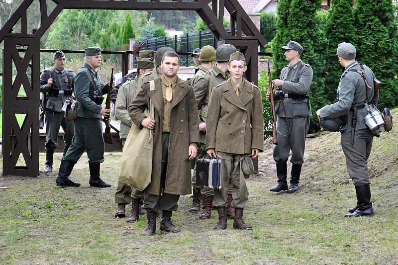 Pokazali życie w Oflagu 64