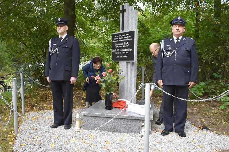 Pomniki skłaniają do refleksji