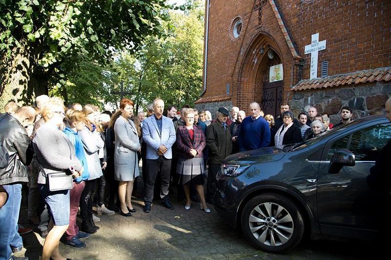 Plan: sprzedać plebanię i grunt, postawić nową
