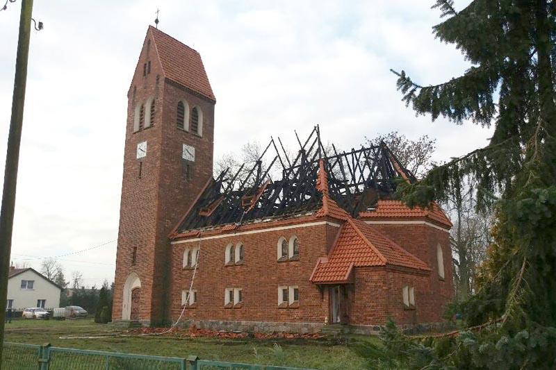 Spłonął dach kościoła