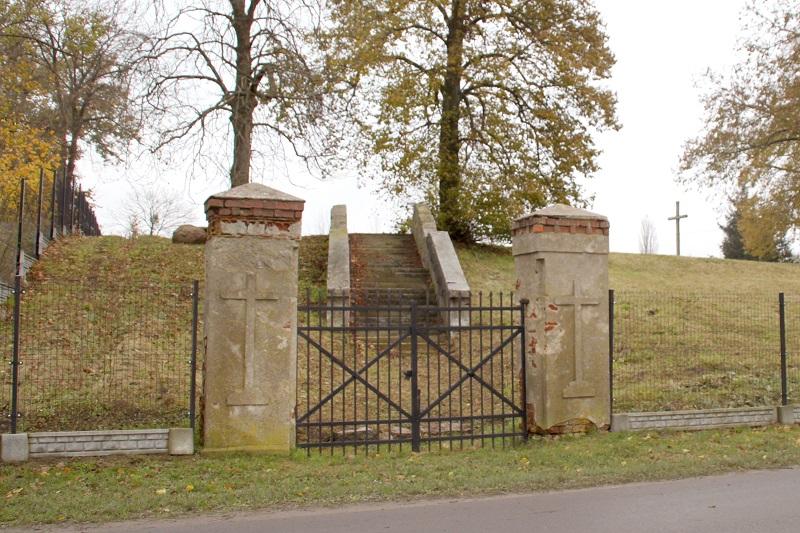 Też działka po spalonych kościołach i cmentarzu