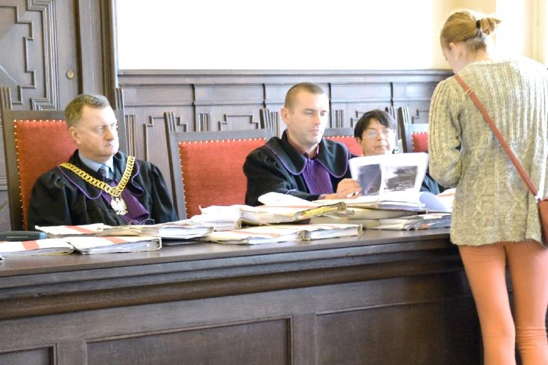 - Proponował, żebym z nim wywoził dziewczyny do Niemiec