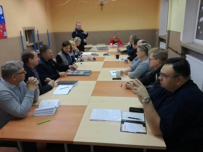 Z walizką narkotykową do szkoły