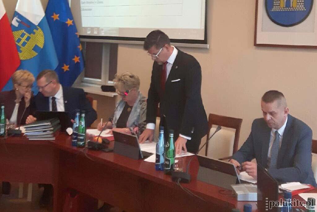 Nadzwyczajna sesja w cieniu pomostów