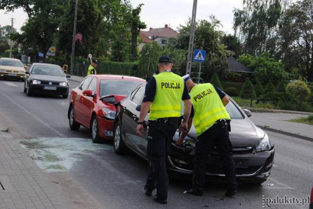 Karambol z udziałem strażaków