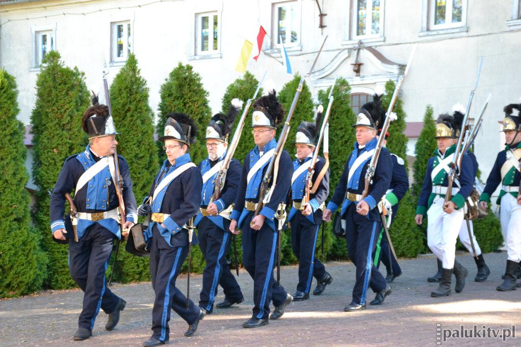 Żołnierze Dąbrowskiego na rynku