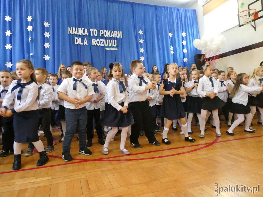 Ślubowanie pierwszoklasistów w 