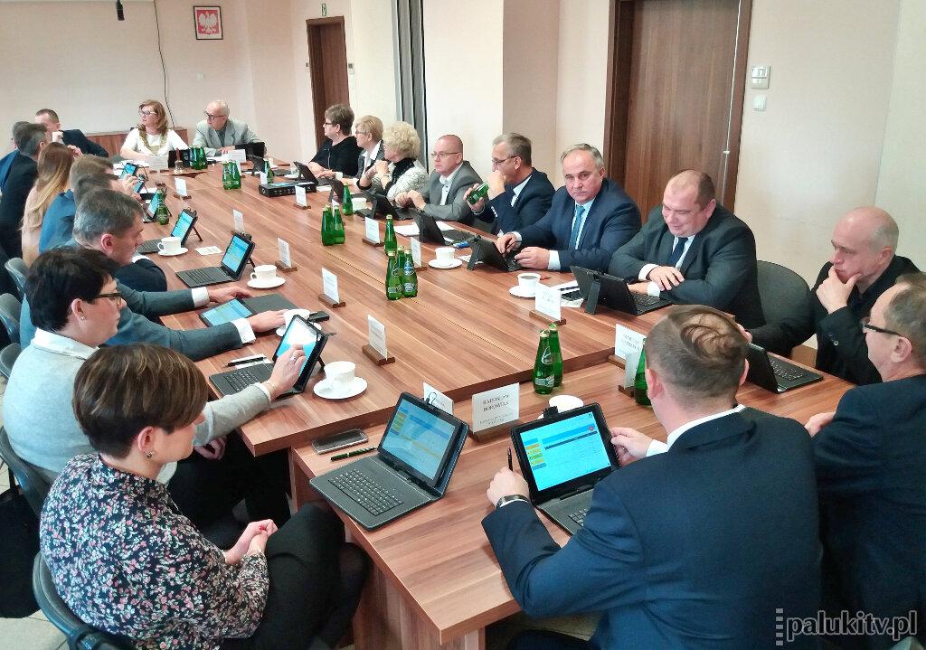 Po sesji komisje są znane