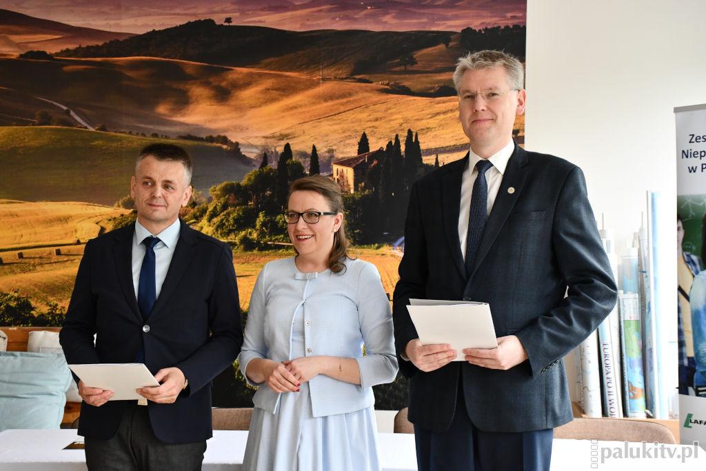 Czwarta firma współpracuje ze szkołą