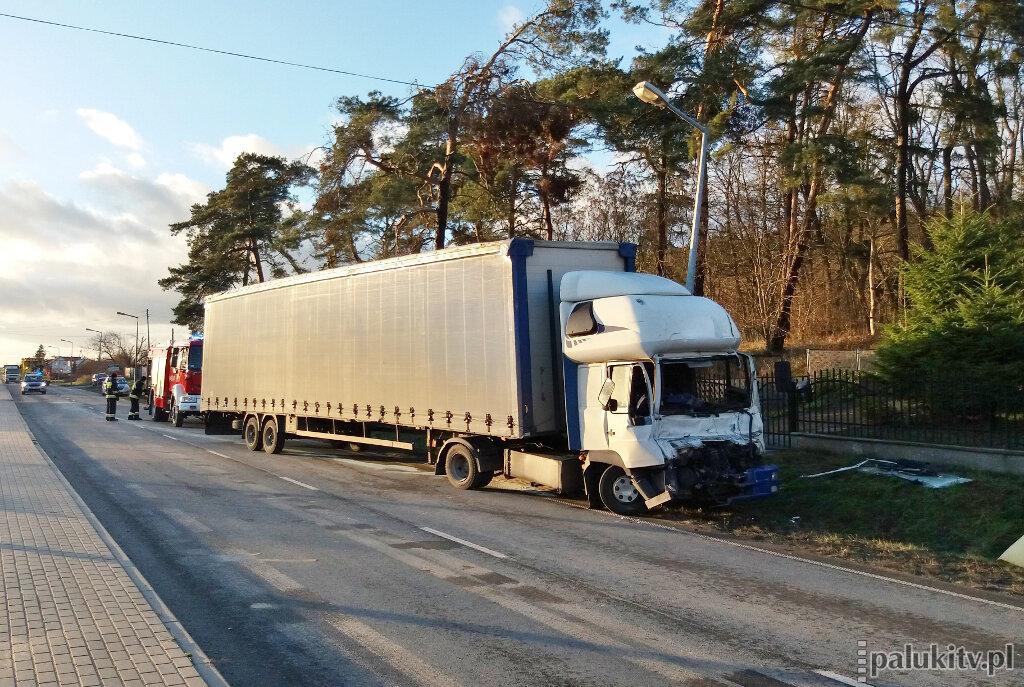 Najechał na tył ciężarówki