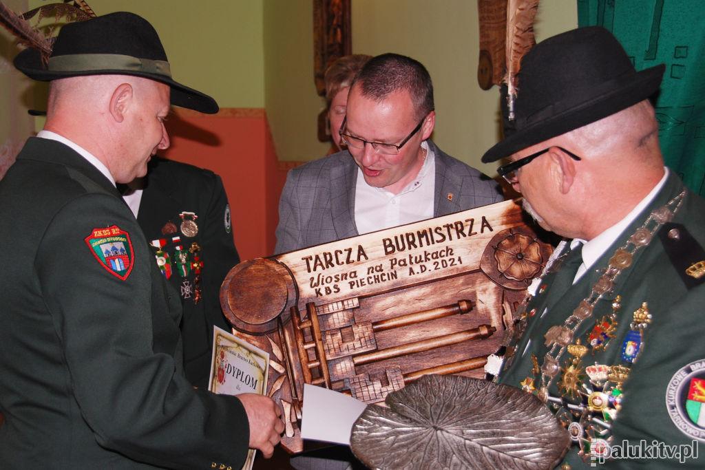 Strzelali z karabinu, pistoletu i łuku
