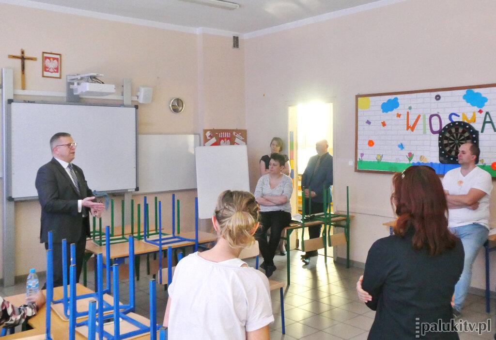 O egzaminach i strajku w procentach