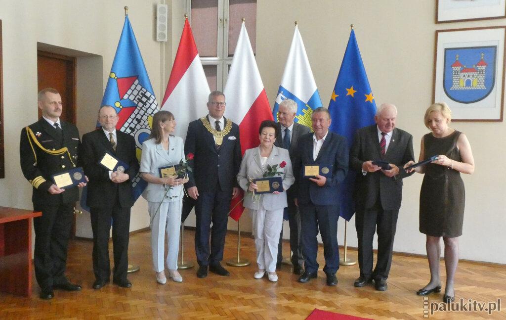 Burmistrz honoruje