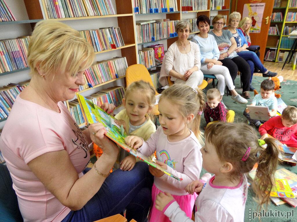 Plecaczek z książeczkami