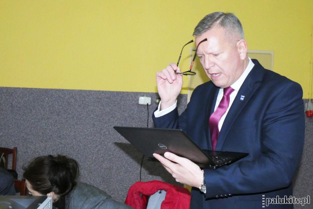 Nowi wice i drastyczna obniżka pensji burmistrza