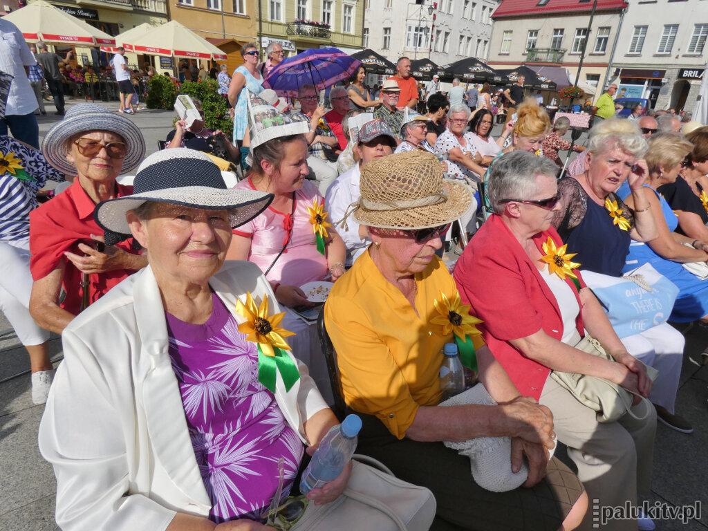 Seniorzy bawili się na rynku