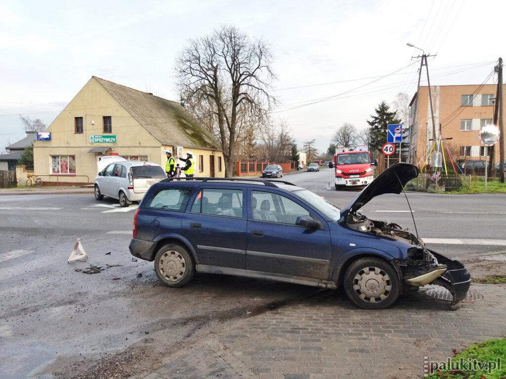 Zderzenie dwóch aut w Kowalewie
