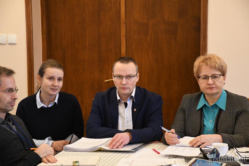 Głos nauczycieli i dyskusja na komisji oświaty