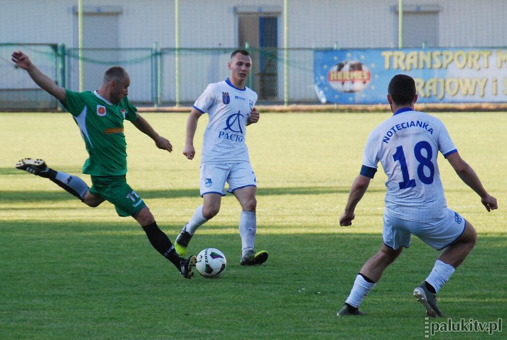 Notecianka blisko awansu, spadek Dębu