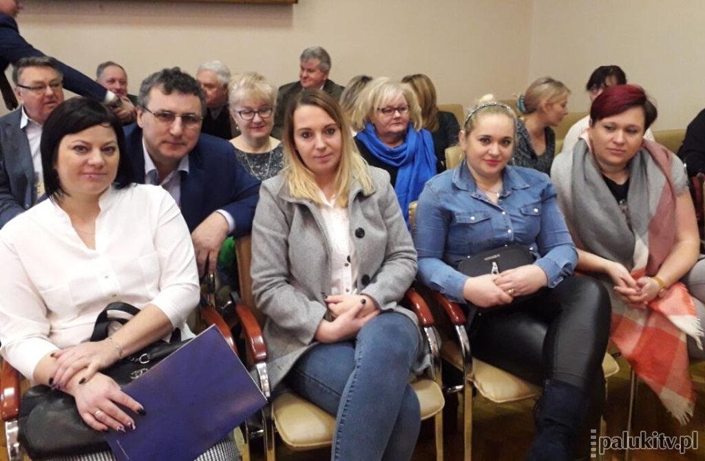 Obrońcy szkoły na sesji