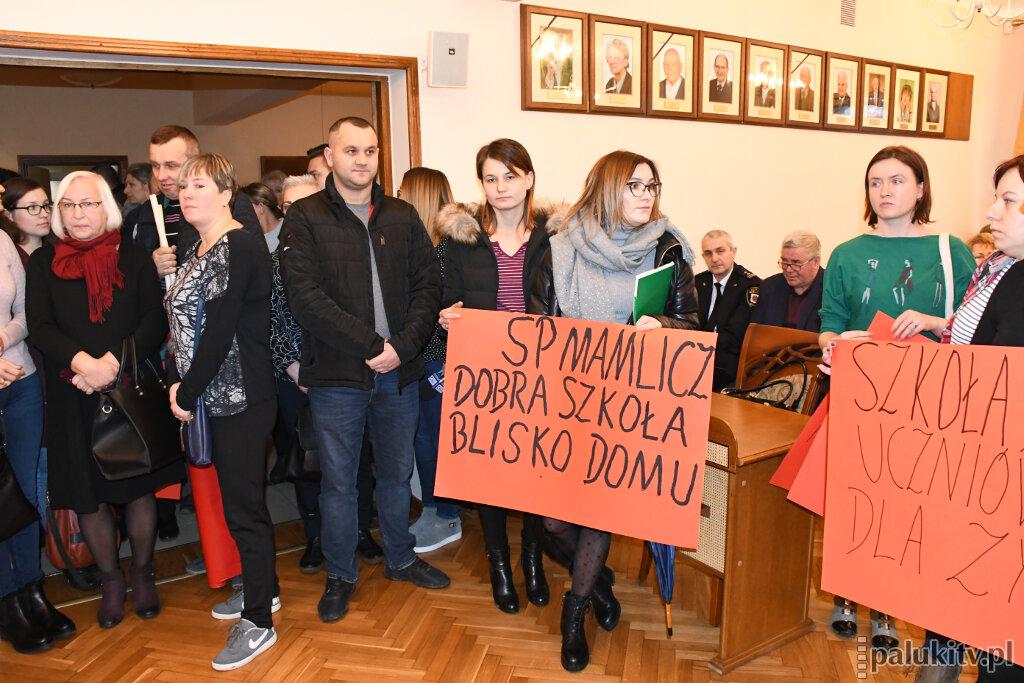 Nie ma zgody na przekształcenie szkół