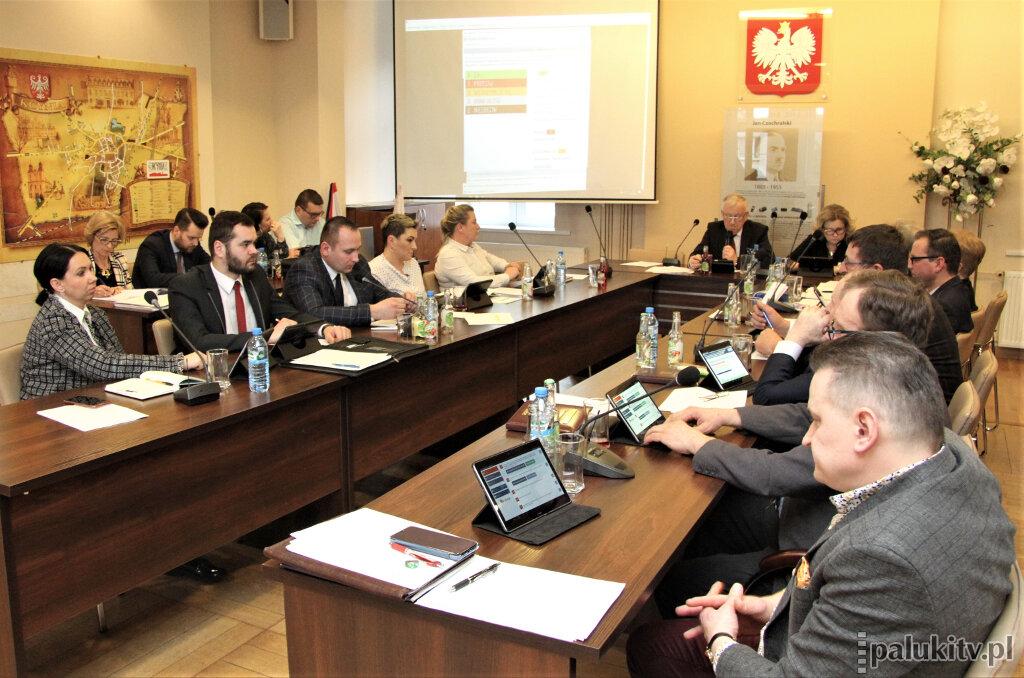Rada uchwaliła podwyżki