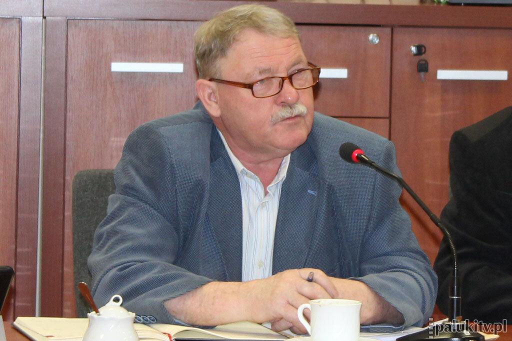 Jest dwóch na sto dwóch członków komisji wyborczych
