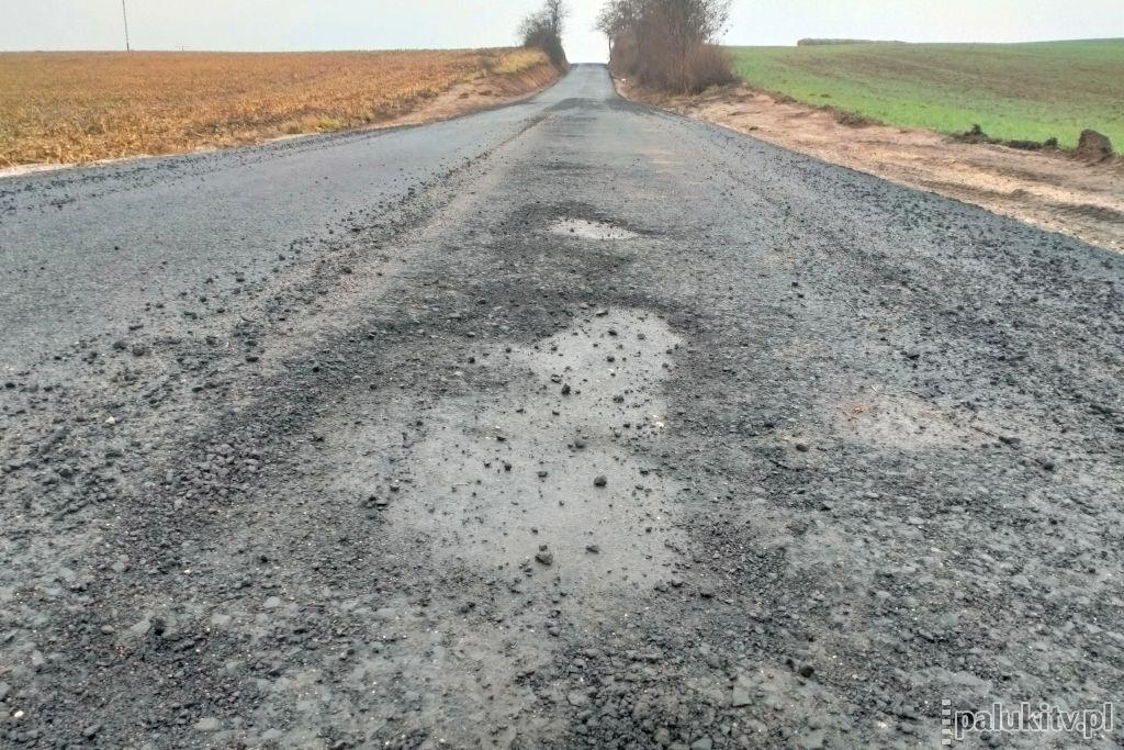 Droga została naruszona przez mróz