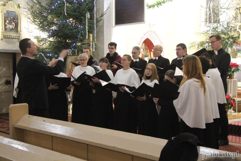 Żniński chór w szubińskim kościele