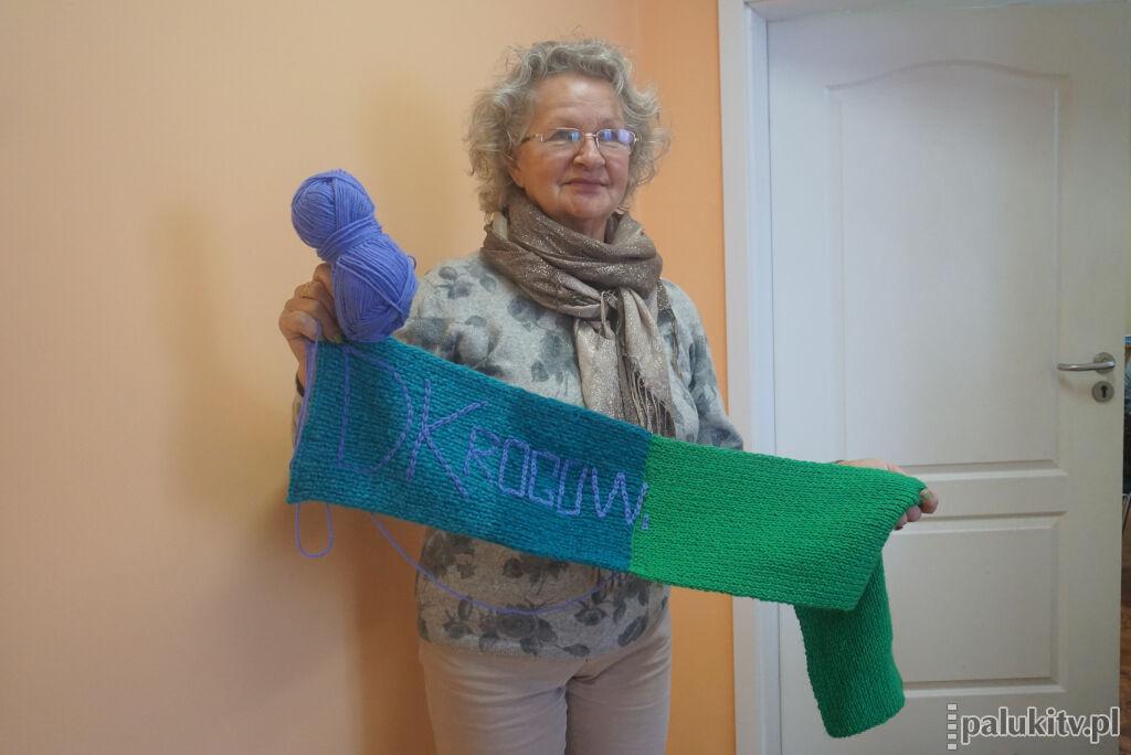 Rekordowy szalik dla WOŚP powstawał w Rogowie