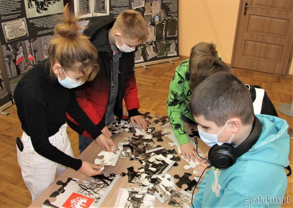 Układali powstańcze puzzle