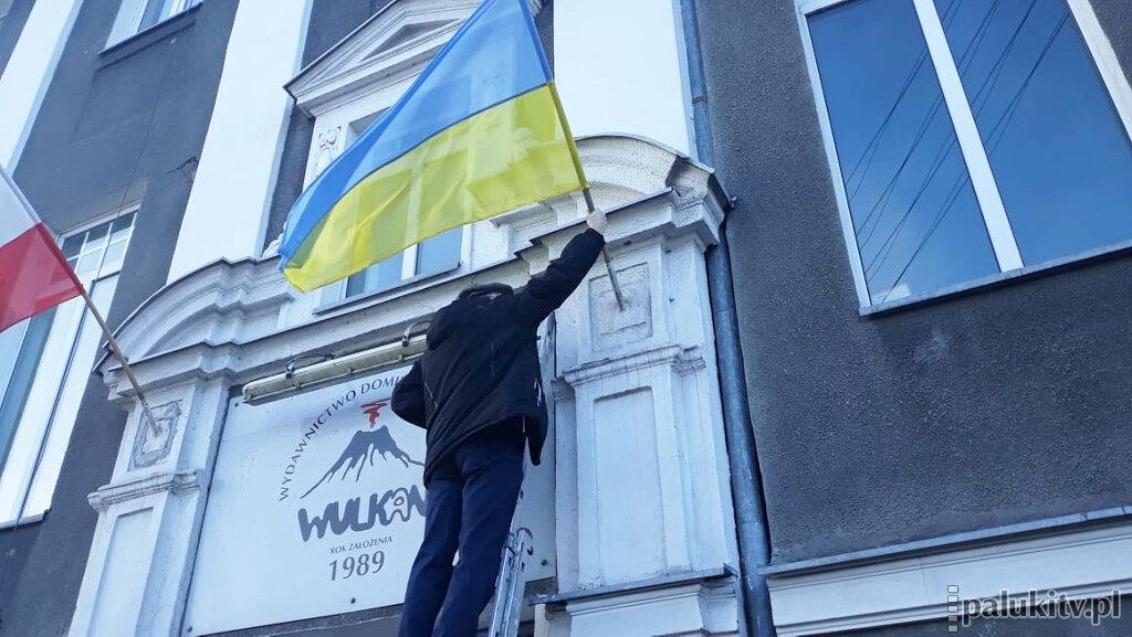 Na budynku Pałuk w Żninie powiewa ukraińska flaga (wideo)