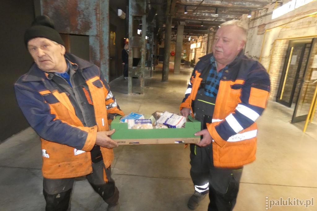 Odzieży na razie nie potrzeba, przydadzą się tłumacze