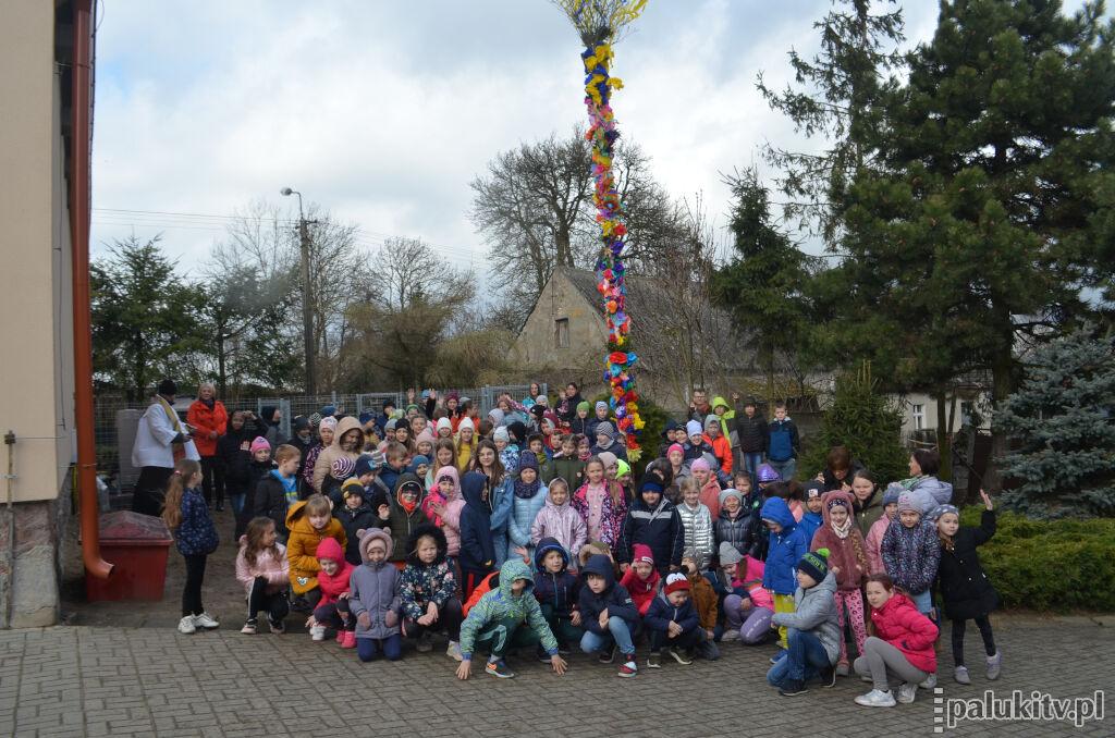 Tradycyjna palma w szkole w Szelejewie