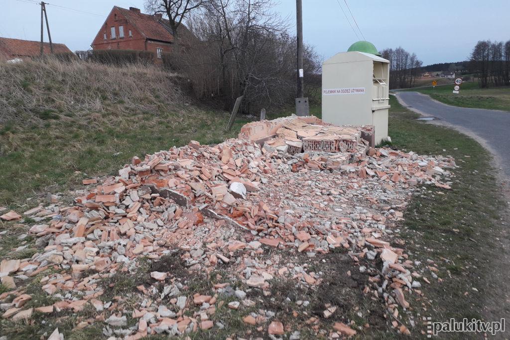 Murowana wiata zniknęła z krajobrazu Wójcina