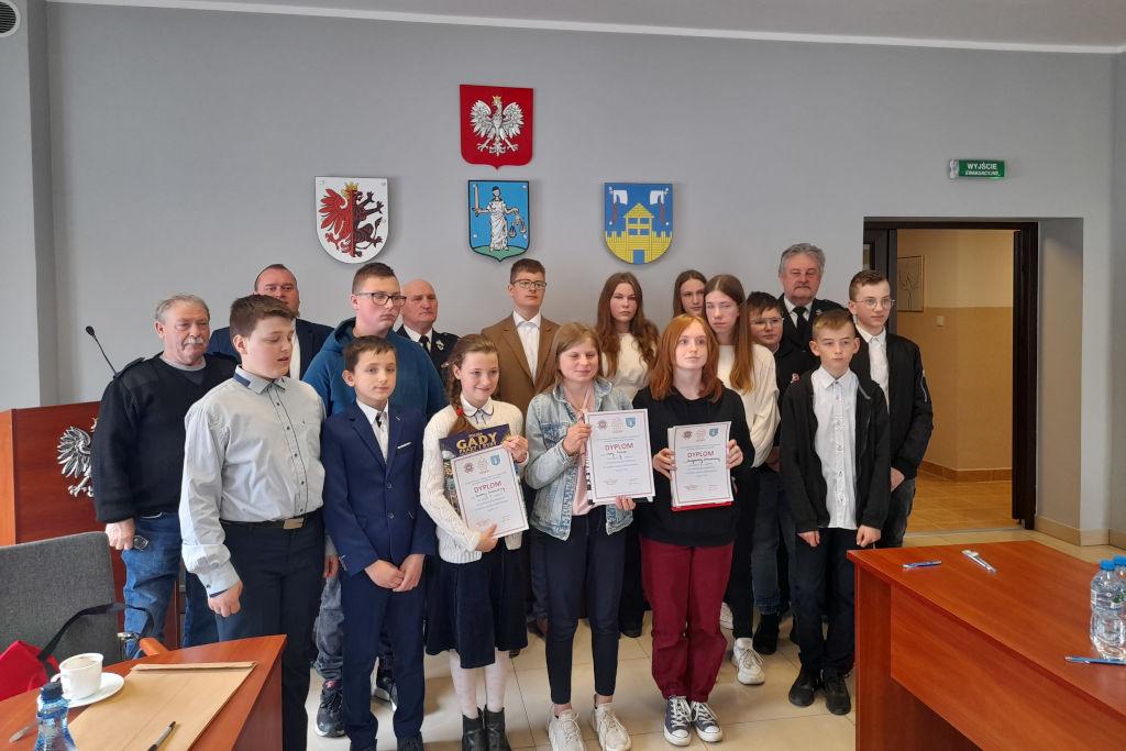 Wiedzą, jak zapobiegać pożarom. Wyniki gminnego turnieju wiedzy pożarniczej w Janowcu