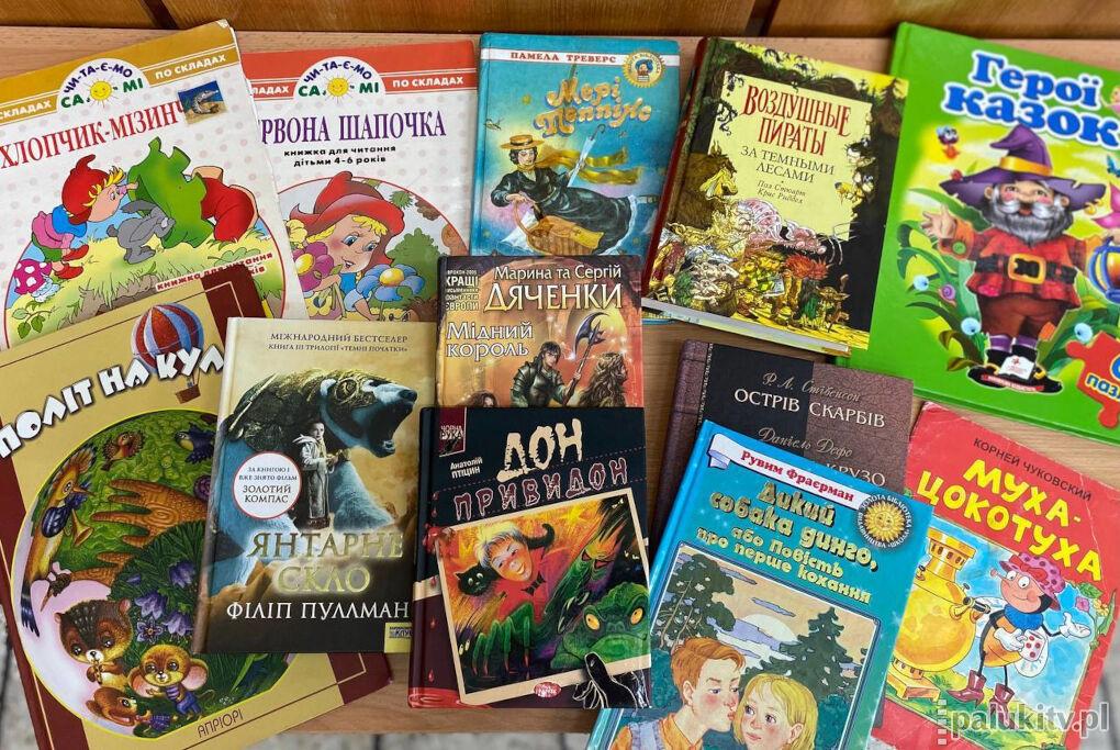 Тижневик Pałuki надає книги українською мовою для біженців.