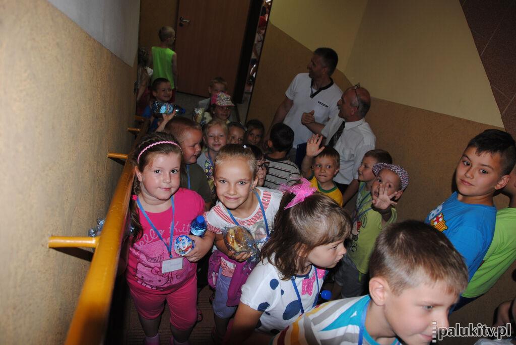 Pieniądze dzielili w czasie obostrzeń. O półkoloniach nie myśleli. Przyszły wakacje, obostrzeń już nie ma, ale półkolonii w szkole i tak nie będzie