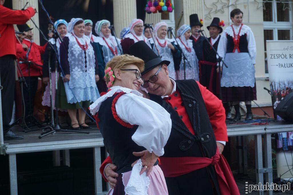 Wspaniały jubileusz Zespołu Regionalnego Pałuki z Kcyni. Tańczy, gra i śpiewa od ponad 65 lat 