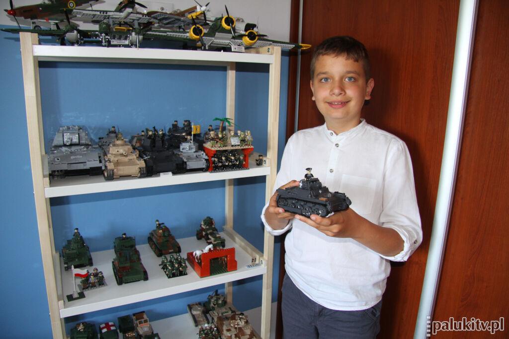 Ma 12 lat. Lubi czołgi, historię i modele. „Najbardziej lubię II wojnę światową”. (wideo + zdjęcia)