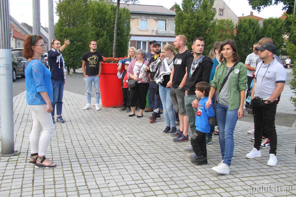 Kolejna edycja „Spaceru z historią w tle”. Turyści słuchali ciekawostek z historii Szubina