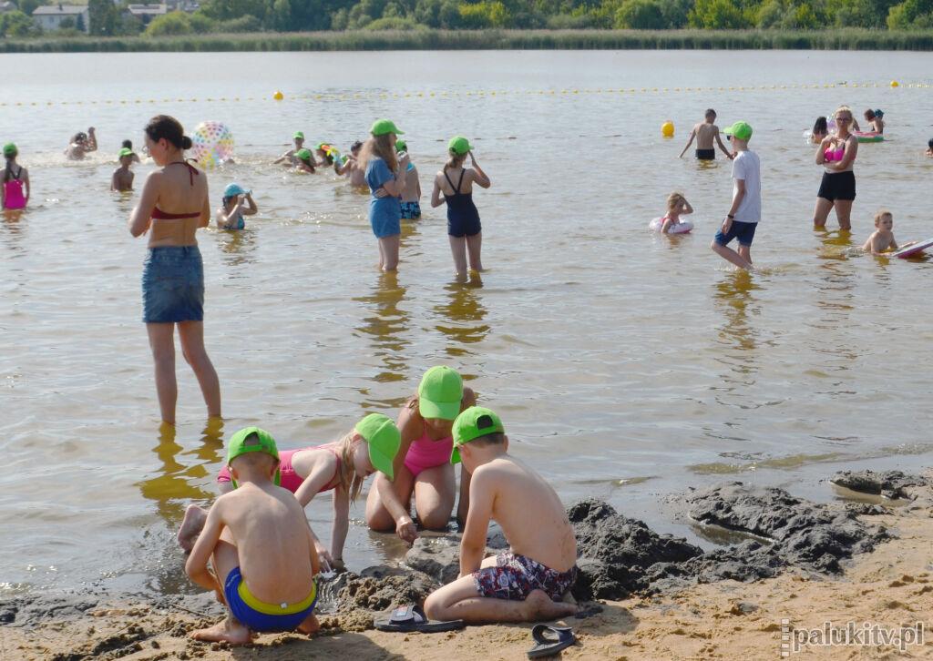 Plaża w Żninie. Bogata w atrakcje dla plażowiczów, choć stan wody daje dużo do życzenia