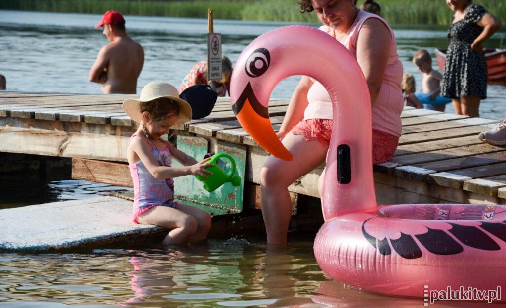 Plaża w Gołąbkach oblegana przez rodziny z dziećmi (galeria)