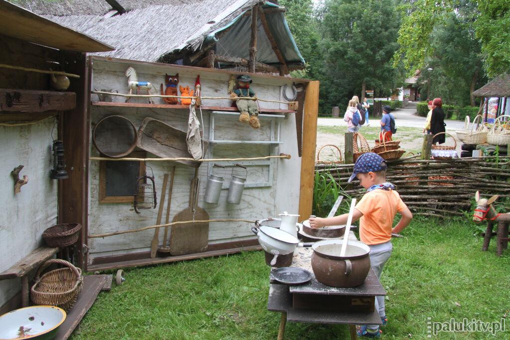 Muzeum w Biskupinie. Rękodzieło, potrawy i śpiew w pałuckiej zagrodzie