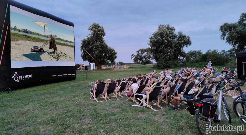 Kino plenerowe w Szubinie. Wszystkie miejsca zajęte 