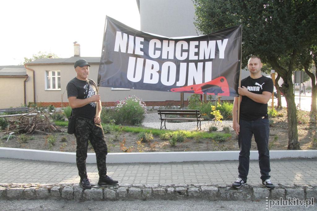 Mieszkańcy Kowalewa chcą przerwania procedury budowy ubojni i przygotowują kontrraport